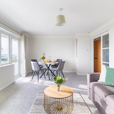 Wow! Seaview Beach Apartment Sleeps 6-Free Parking Bournemouth Eksteriør bilde
