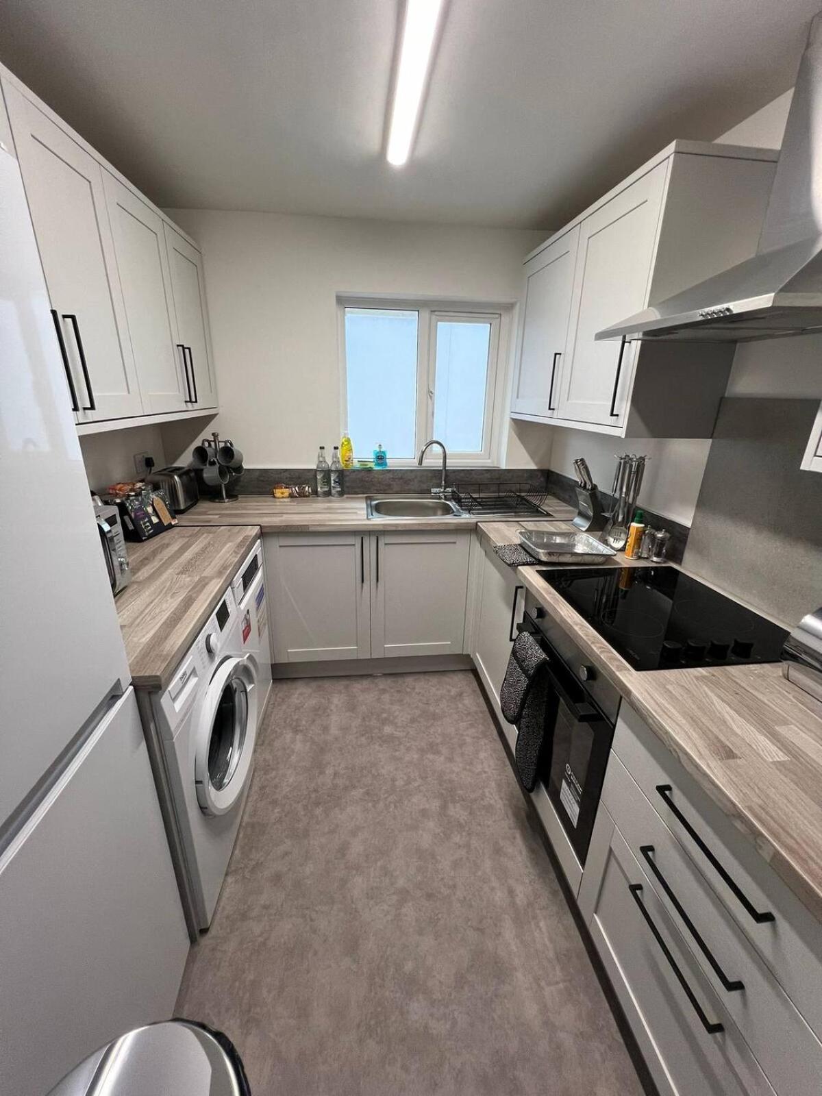 Wow! Seaview Beach Apartment Sleeps 6-Free Parking Bournemouth Eksteriør bilde