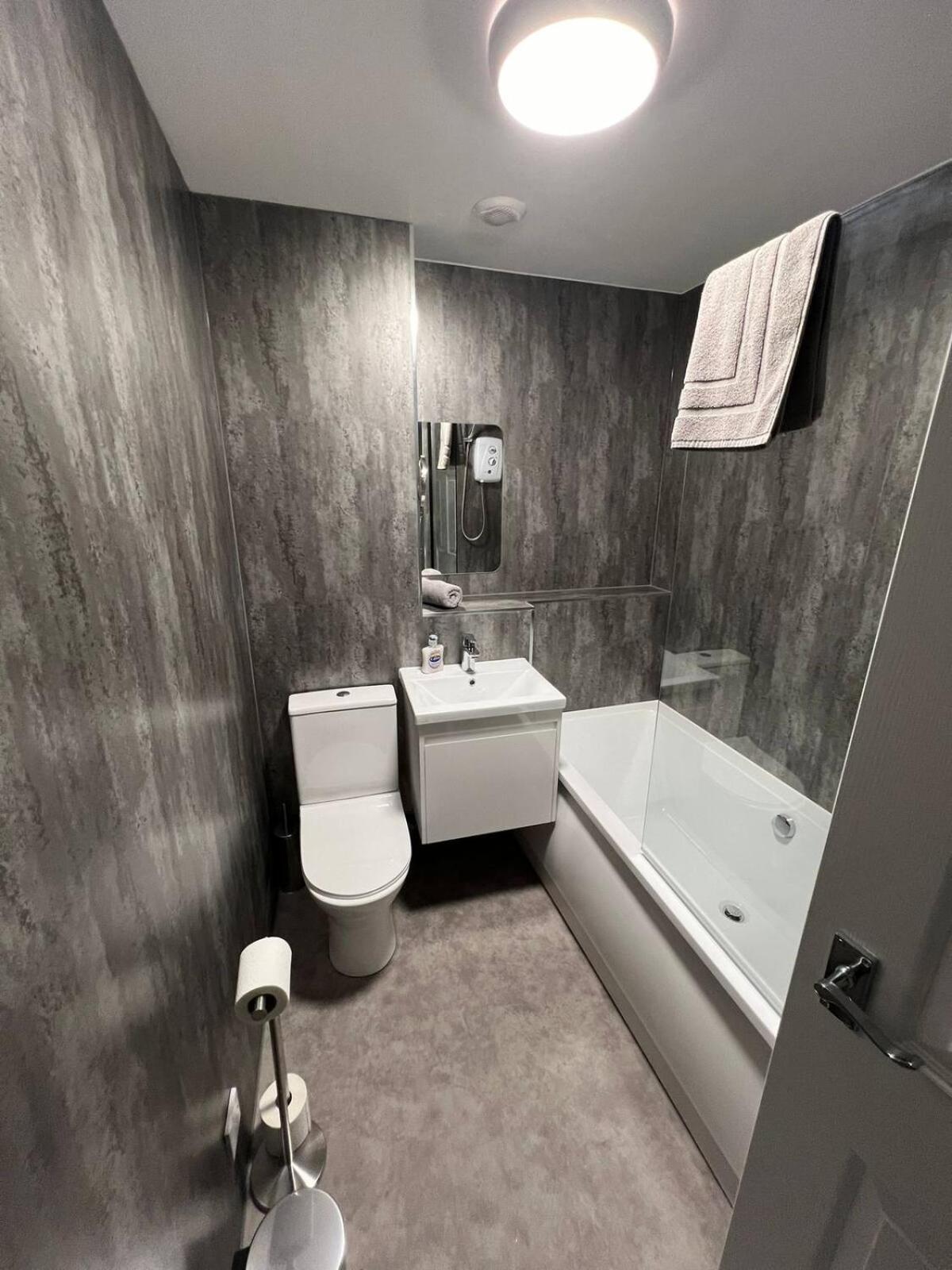 Wow! Seaview Beach Apartment Sleeps 6-Free Parking Bournemouth Eksteriør bilde